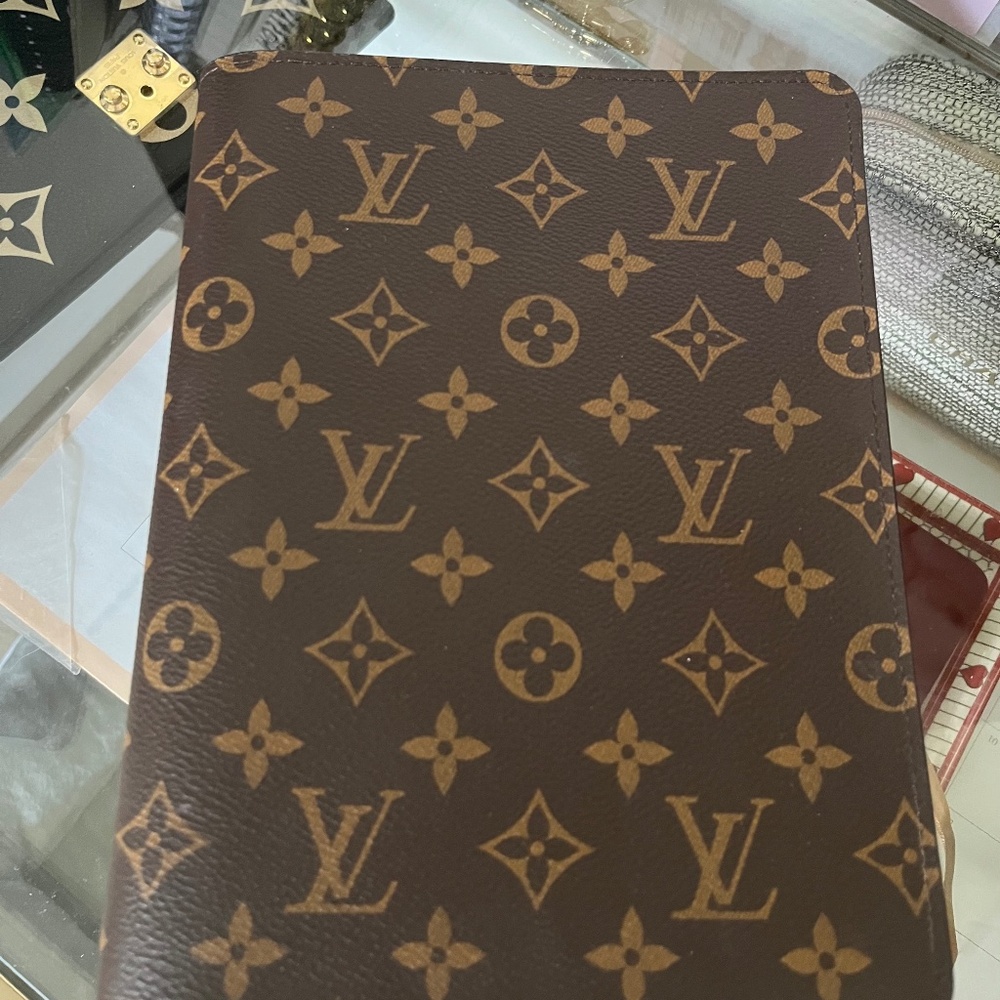 Louis Vuitton desk agenda!